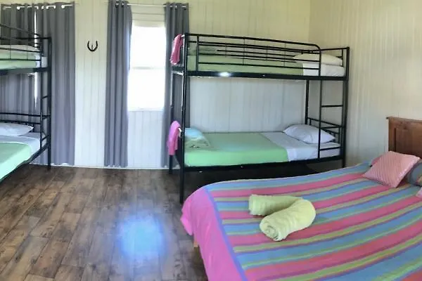The Woolshed At Jondaryan Hotel Campsite